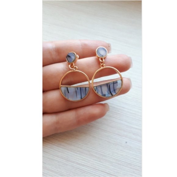 “Round & Round” Chic Marble Circle Drop Earrings - Picture 5 of 10